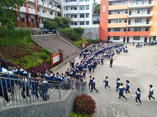 宣汉县双河中学开展防震减灾逃生演练活动