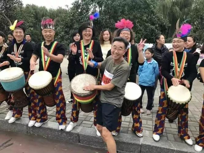 新丝路集团董事长李小白