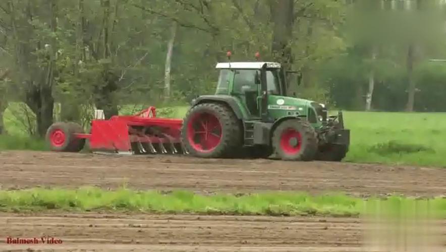 东方红lx2204拖拉机配5铧犁作业