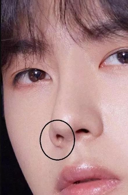 有种〃颜值逆袭〃叫明星出道,看了王一博素人照:确定没整容?