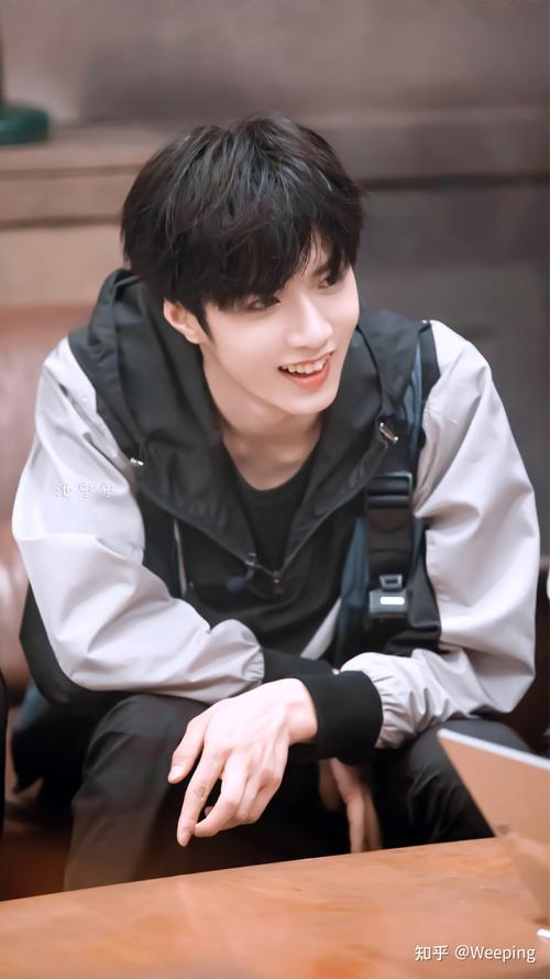 有没有刘耀文笑的特别开心灿烂的图?