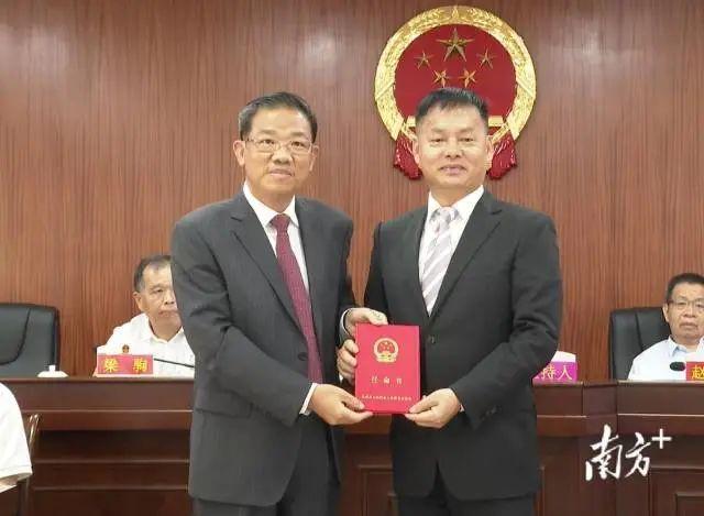 邓向明任化州市副市长,代理市长