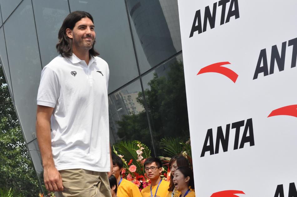 斯科拉出席安踏旗舰店开业仪式_高清图集_新浪网