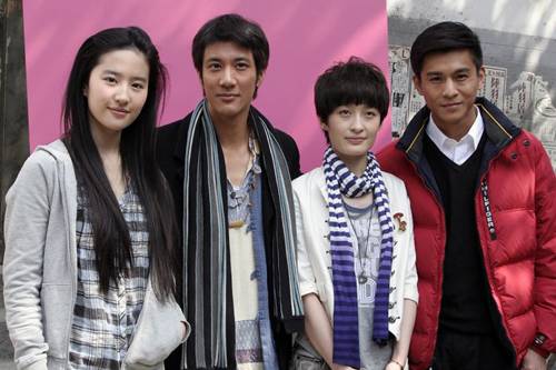 王力宏首执《恋爱通告》刘亦菲白衣似仙女