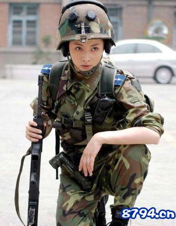 其实,很多漂亮女星也曾经穿上军装,或在剧中扮演军人角色,下面我们就