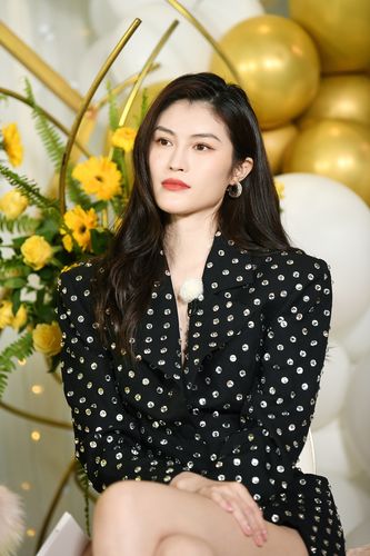 超模何穗登上奔跑吧节目,再次展示超模风范