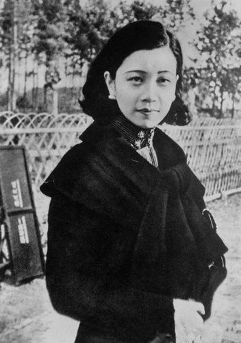 潘素,民国时期著名的山水画家,一代名媛,同时还是"民国四公子"