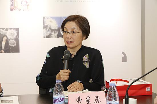 不列颠哥伦比亚大学美术史系教授,艺术文化学者曹星原在研讨会上发言