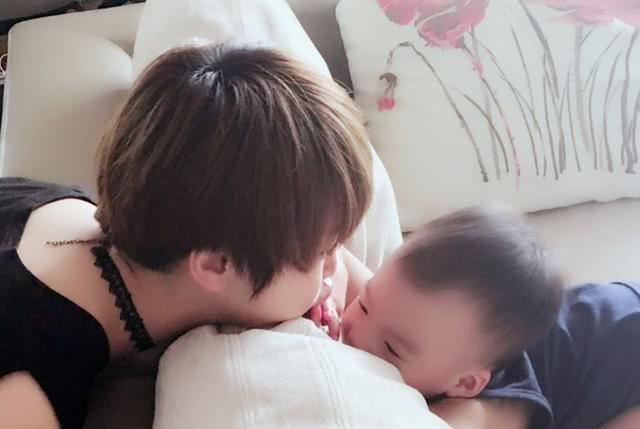 谢楠又晒瑜伽照,怀孕7个月高难度动作转换自如.身材还如此完美