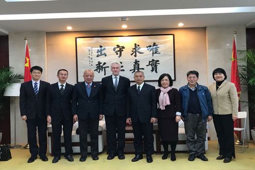 professorfromuniversityofcambridgevisitsdrc