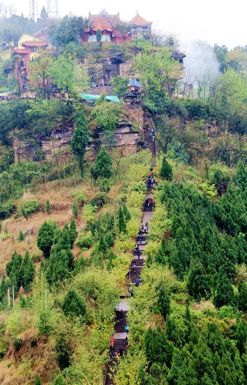 上一页 下一页 作品名称: 《三月三上龙多山》  作品描述: "二月二