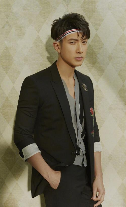 吴尊芭莎男士时尚杂志封面