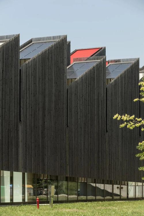 意大利第一座混合式公共建筑,由112个烟囱组成!