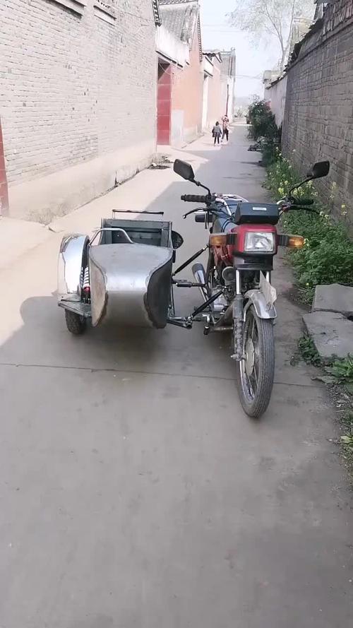 把摩托车改装成三轮车农民的智慧超乎想象这创意不服不行