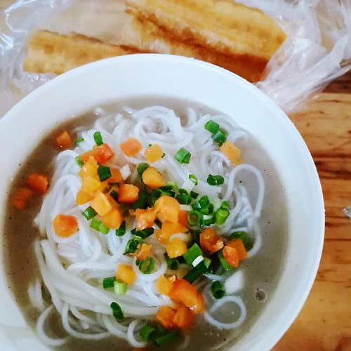 水陆街上的8年老店,用一碗鲜鱼糊汤粉俘获街坊的胃