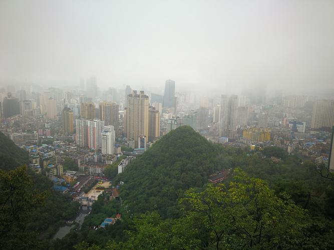 城市烟雨别样的风景