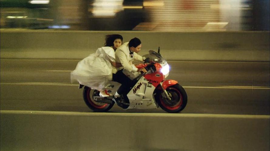 1990天若有情之追梦人乖乖女就这么穿赛博朋克的香港夜景吴倩莲