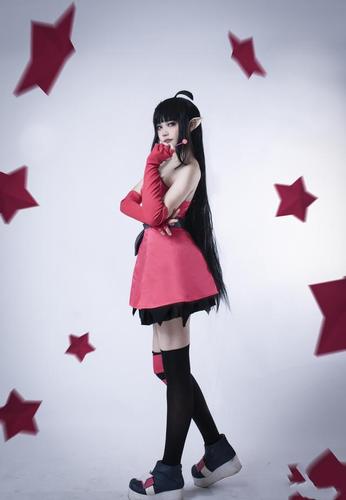 三位妹子cos的国产动漫《凹凸世界》角色"凯莉"!造型百变!