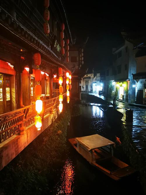 李坑的夜景也很美.