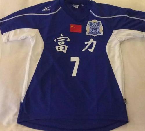 本届比赛专属球衣 五星红旗和富力队徽搭配帅爆!