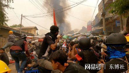 缅甸示威者发起"垃圾抗议"欲阻塞交通,军方警告