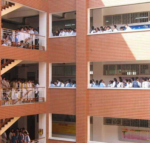 滇池中学紧急疏散演练