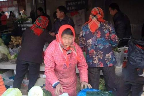 北方妇女冬天为啥爱扎红头巾?丨豫记