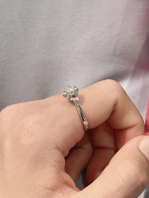 周大生幸福花嫁钻戒 怎么看,都很独特!