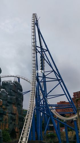 深圳欢乐谷880米的雪域雄鹰过山车30秒跑完不要太刺激