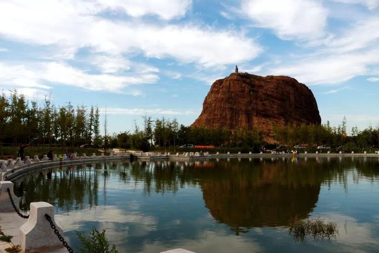 厉国新《我的故乡望儿山》