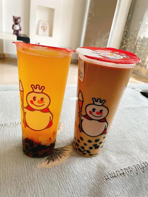 秋天第一杯奶茶又来啦哈哈,今天是蜜雪冰城_奶茶_秋天