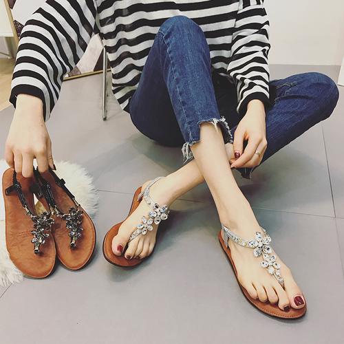 波西米亚水钻平底夹脚凉鞋女夏韩版t字扣平跟简约夹趾学生沙滩鞋