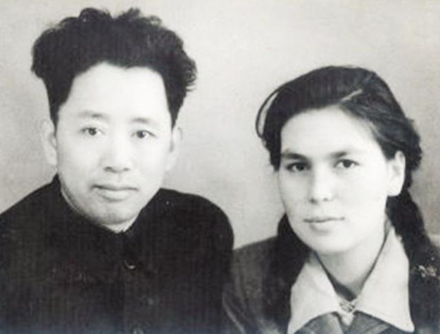 刘亚楼病逝前对妻子交代3件事情叮嘱她一定要完成自己的遗愿