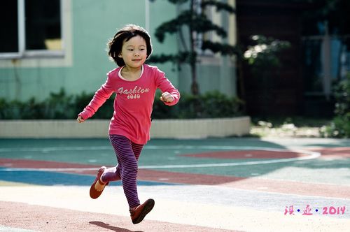 幼儿园孩子跑步图片 (第1页)