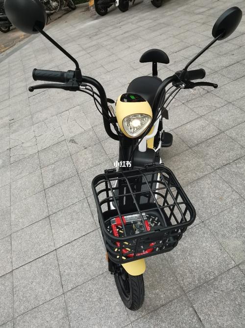 1500元雅迪电动车_电动车_雅迪怎么样_头盔_试驾_雨衣