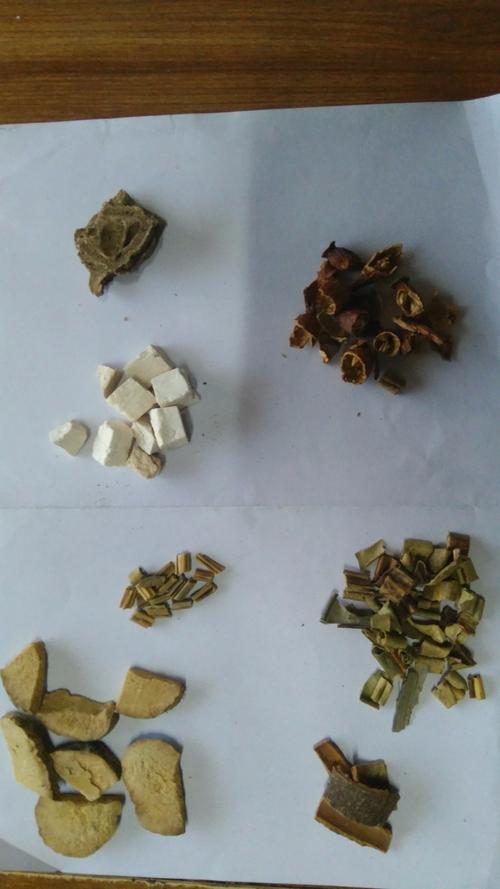 跪求大神帮我看看中药的名字