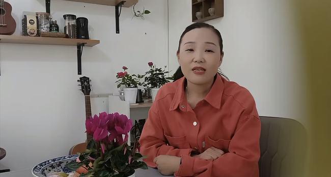 孙卓妈妈现身包子铺忙碌亲自为孙卓做包子馒头无意中说漏嘴