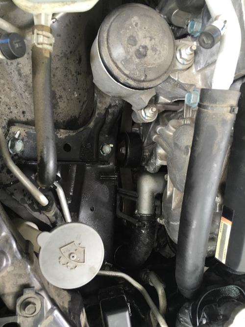 尼桑新天籁的水泵在哪?