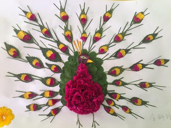 特等奖        《孔雀开屏》中班  王妍鸥   23票