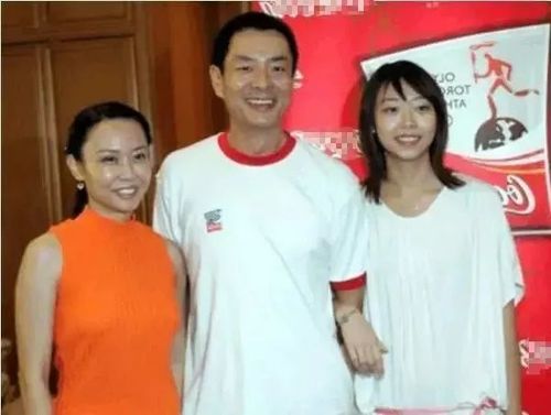 64岁濮存昕与妻子恩爱40年,女儿嫁给了他,网友:太意外了!