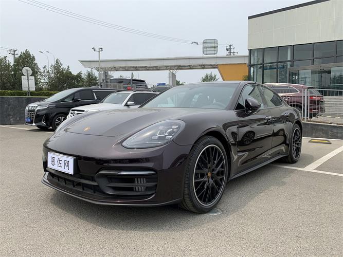 外观运动的4座豪华家用车保时捷panamera交付武汉客户
