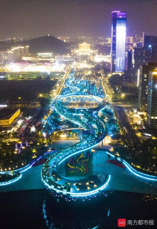 惊艳!顺德新地标"金凤凰"流光溢彩 美出天际