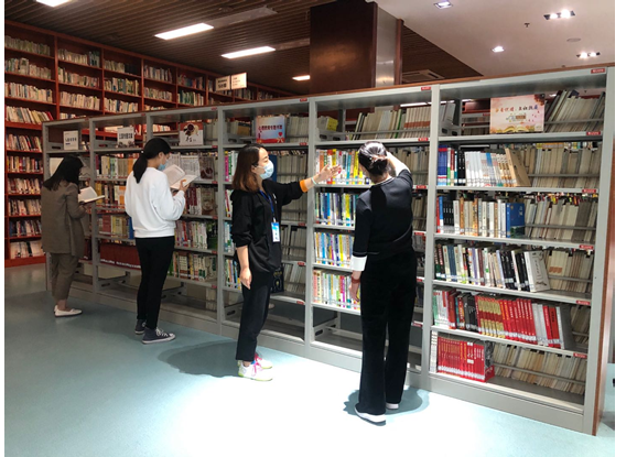 许昌市图书馆设立"抗疫情 慧阅读"专题书架