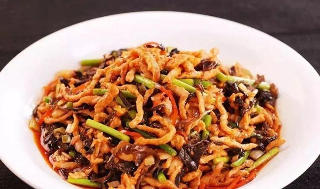 鸡肉版的鱼香肉丝,好吃不辣还开胃,大人小孩都喜欢,味道超赞