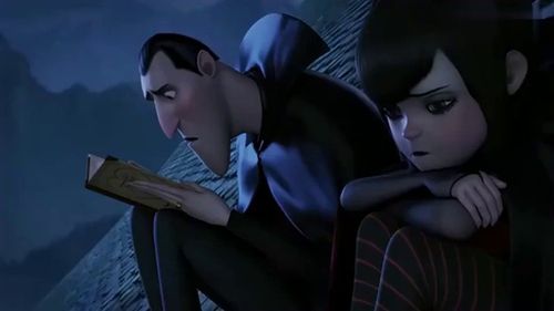 精灵旅社梅菲丝给德古拉看了一样东西德古拉看后瞪大了眼睛