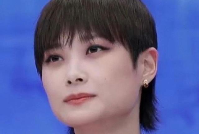 李宇春|时尚圈|下颌_新浪新闻