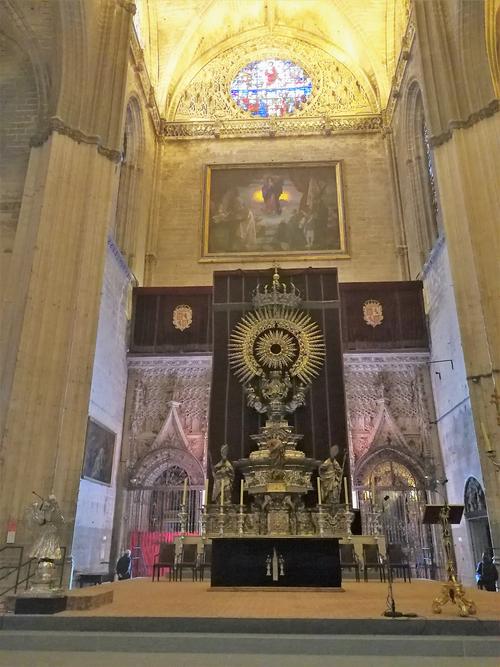 其它 参观塞维利亚大教堂 写美篇塞维利亚大教堂的主祭坛装饰极为华丽