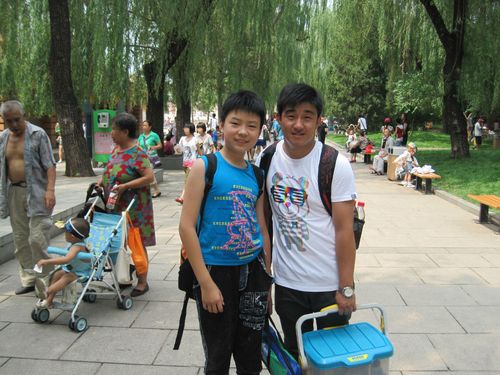 请问各位 童星王亮这张照片是在哪里照的?