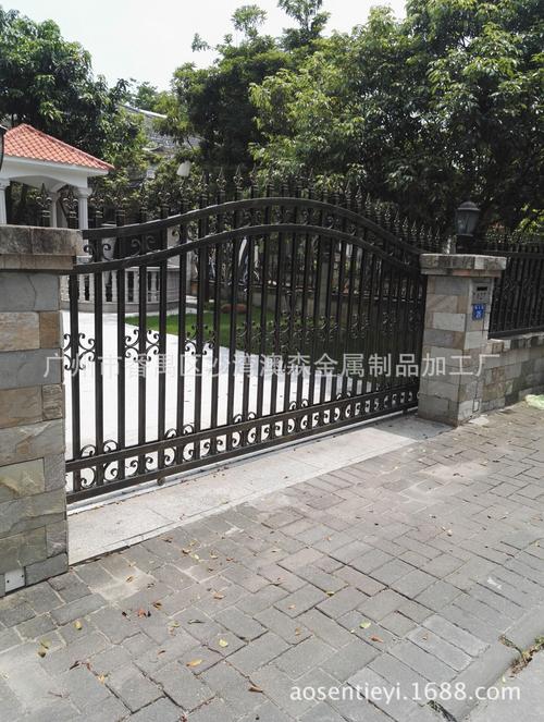 厂家批发生产联排别墅实心锻打方钢双开推拉铁门 小区喷漆防盗门