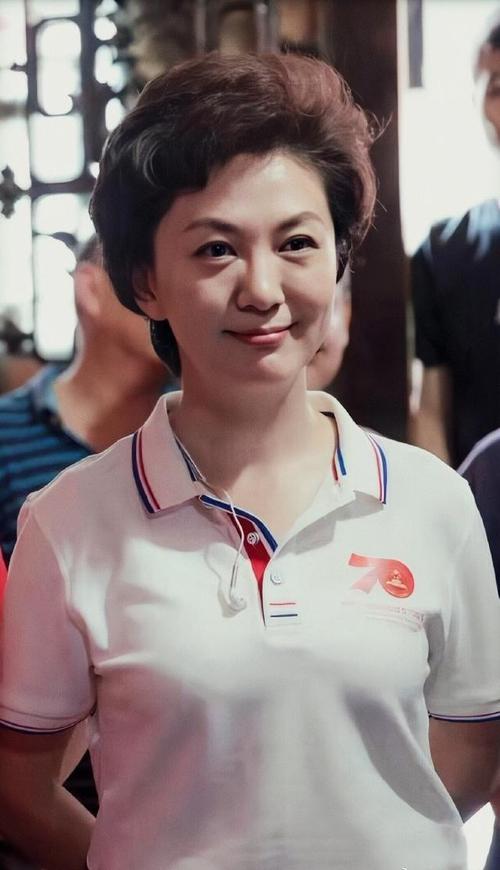 不仅在镜头面前漂亮,其实海霞的素颜照也依旧美丽.
